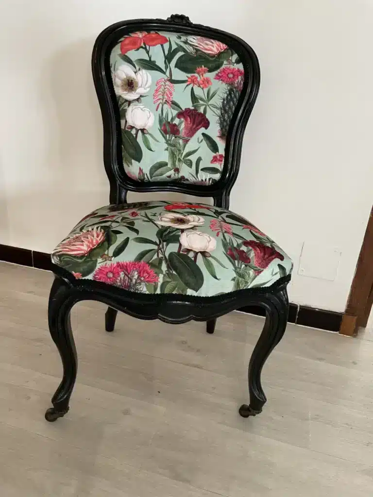 Fauteuil fleuri louis XV